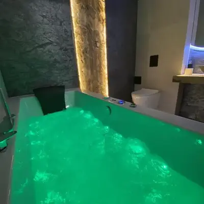 Silver Shine jacuzzi