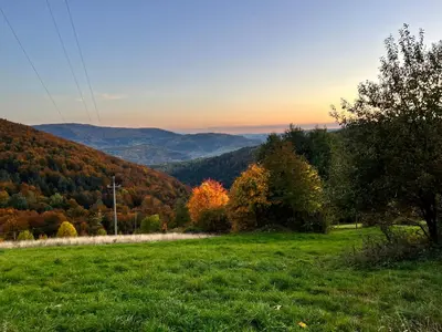 a grassy field with a view of a mountain at Pokoje gościnne 28 w skosie in Zawadka