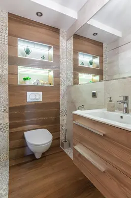 a bathroom with a toilet and a sink at Agroturystyka Góra Fiedora in Pieniążkowice