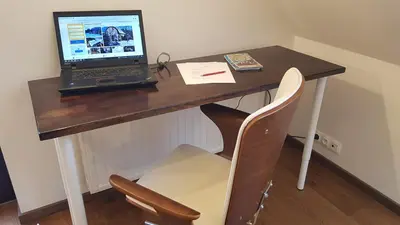 a laptop computer sitting on top of a wooden desk at Apartament Podskalański in Szyce