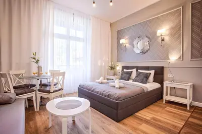 a small living room with a couch and a table at Tyzenhauz Apartments Comfort in Kraków