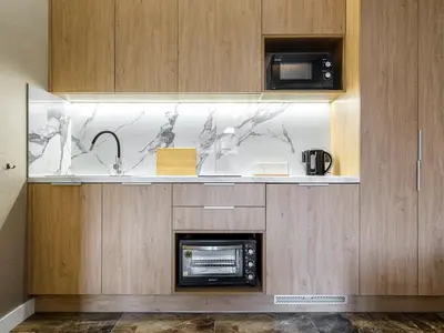 a kitchen with a microwave and a stove at Tyzenhauz Apartments Comfort in Kraków