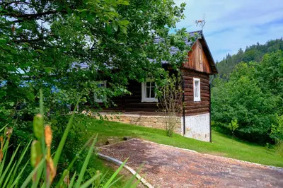 an old wooden house in the middle of a field at Morowo chałupa in Czchów