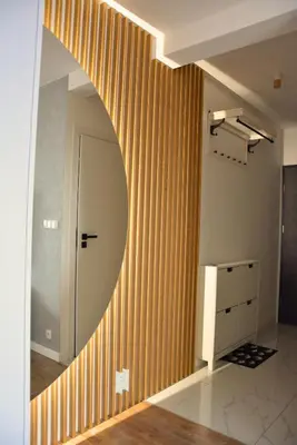 a hallway with a circular mirror on the wall at Apartament na wynajem 32 m2 in Bochnia