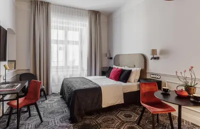 a hotel room with a bed and a table and chairs at N33 Premium Apartments Old Town Kraków - Destigo Hotels in Kraków