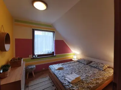a bedroom with a bed and a window at Domek na Niedźwiedziarce in Zawoja