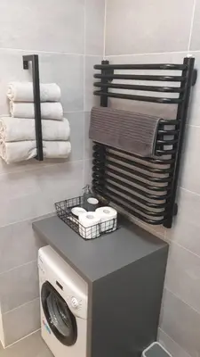 a bathroom with a washing machine and towels at Apartment Between in Kraków