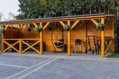 a wooden shed with a hammock and two bikes in it at Villa Sol in Oświęcim