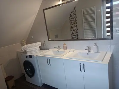 a bathroom with two sinks and a washing machine at Dom Wakacyjny Gajówka z ogrodem i jacuzzi do stoku 2km in Rzyki