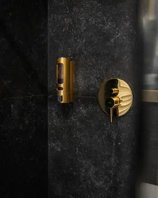 a gold door knob on a black wall at Apartament z Jacuzzi Kraków GLAMOUR Starowiślna in Kraków