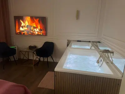 a bathroom with a hot tub and a fireplace at Apartament z Jacuzzi Kraków GLAMOUR Starowiślna in Kraków