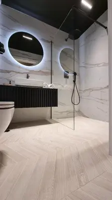 a bathroom with a toilet and a television on the wall at Apartament Bulwary Oświęcim in Oświęcim