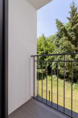 a balcony with a view of a yard at Śródmieście Kątowa Air-conditioned Studio Kraków by Noclegi Renters in Kraków