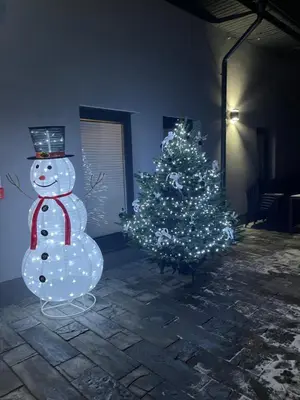 a snowman and a christmas tree in a room at Mały Książę in Podzamcze