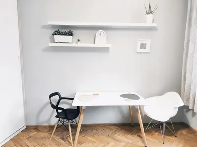 a white desk and two chairs in a room at Daszyńskiego 7 by Homeprime in Kraków
