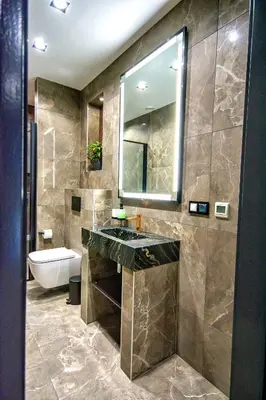 a bathroom with a sink and a mirror and a tub at Sienkiewiczówka in Rabka