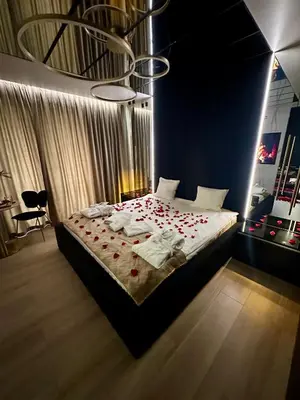 a bedroom with a bed with roses on it at Wiślane Tarasy VIP Apartamenty JACUZZI in Kraków