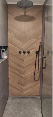 a shower with a wooden door in a bathroom at Przytulne mieszkanie w Olkuszu/ Cosy apartment in Olkusz in Olkusz