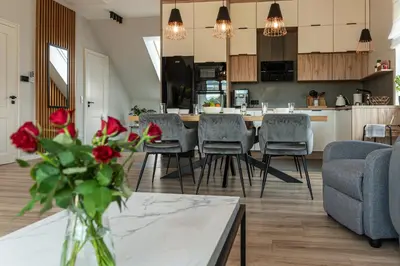 a kitchen and living room with a table and chairs at Lamelove Apartments - Energylandia, Zator in Chocznia